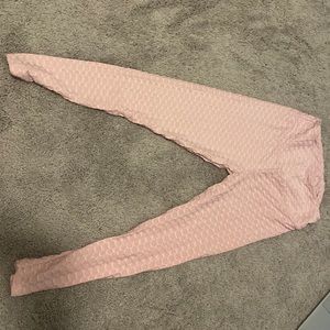 I’m selling the cute trendy leggings. Never worn and very stylish